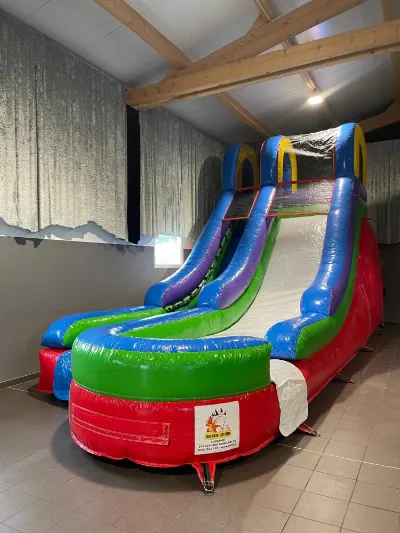 Photo d'un toboggan en salle du catalogue en ligne